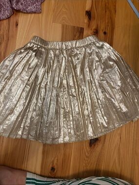 Mini Boden gold pleated skirt